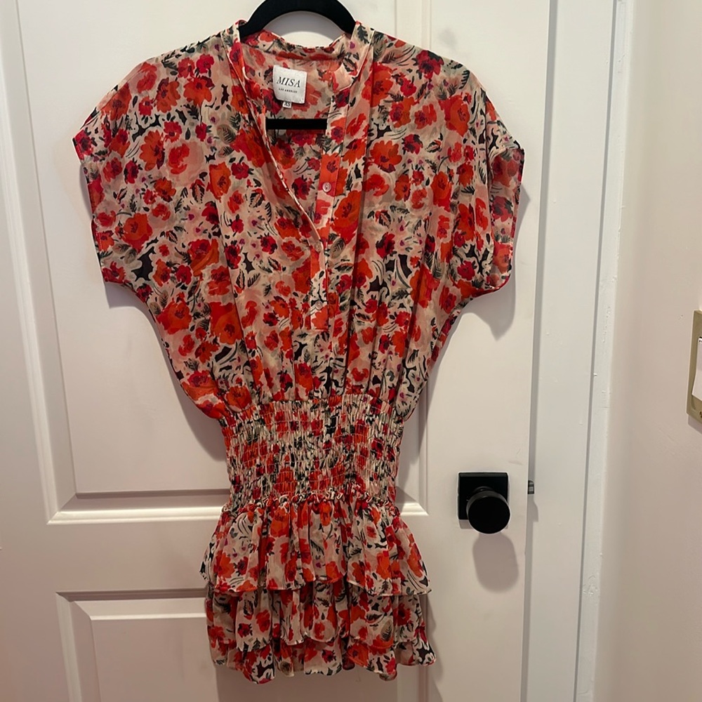 Floral dress with elastic waist and ruffles bottom